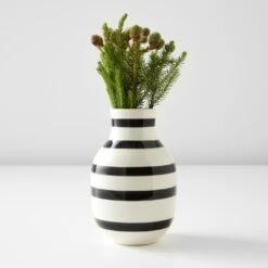 Omaggio Black Small Vase -Furniture Store 100095 gallery1