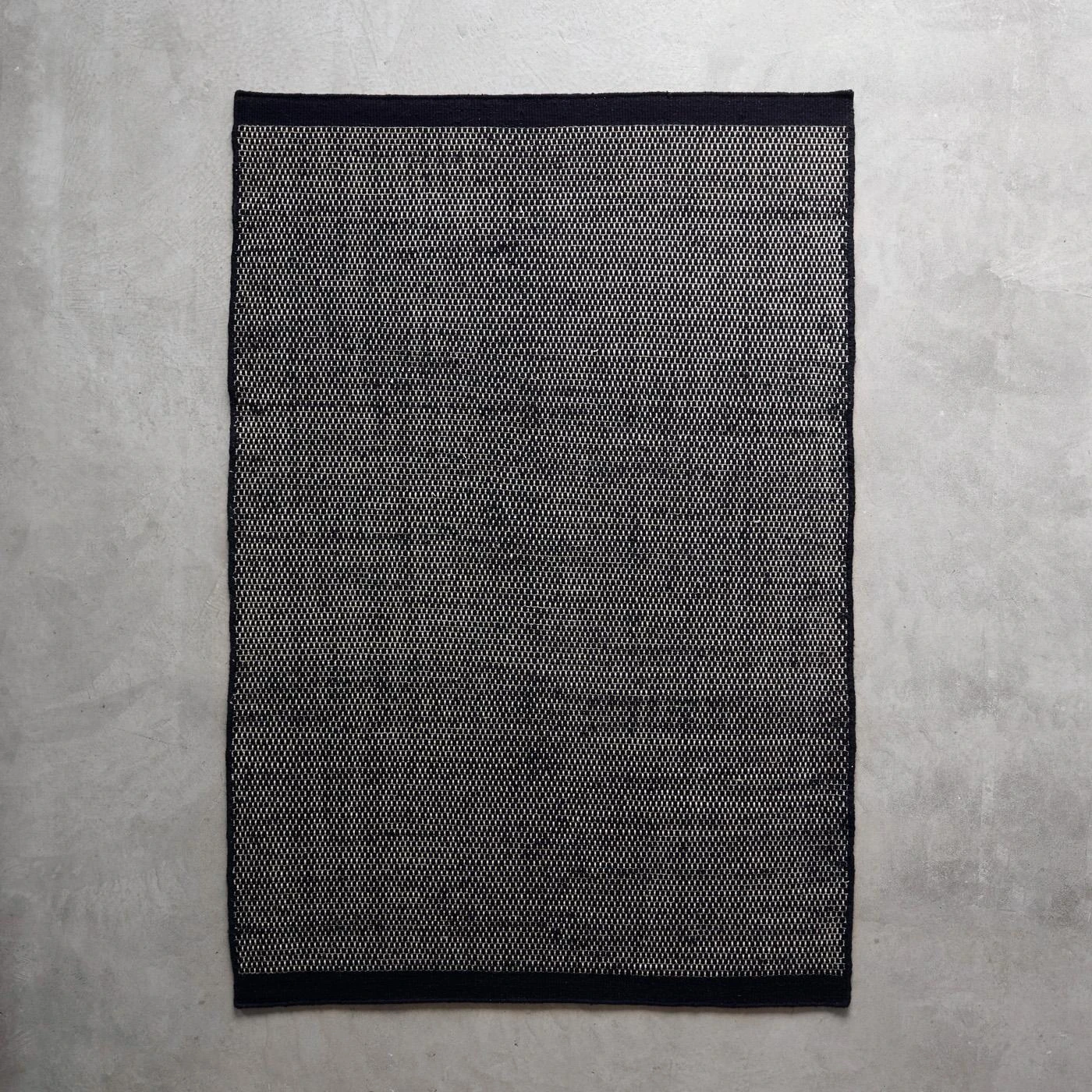 Loop Black Rug 5'7" X 7'9" 3 Loop Black Rug 5'7" X 7'9"