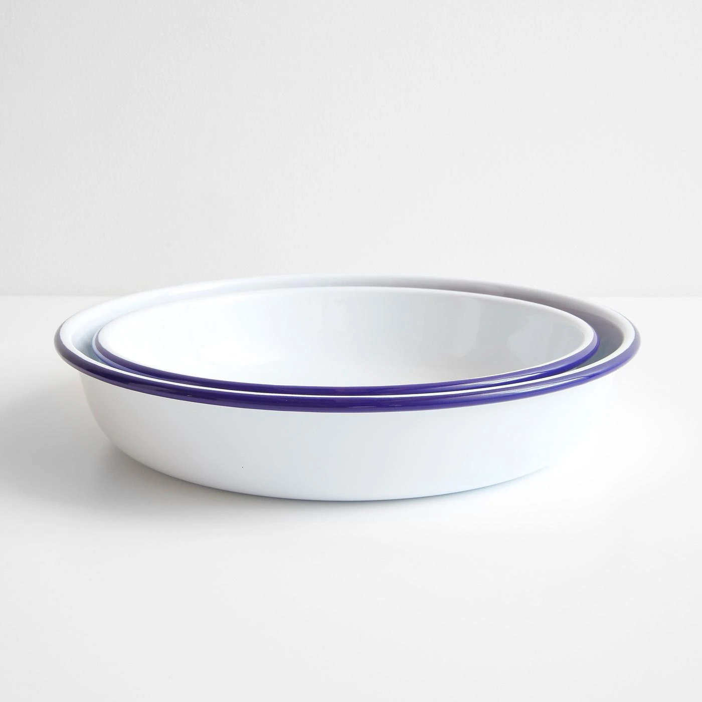 Falcon White Enamelware Serve Bowl 11" 5 Falcon White Enamelware Serve Bowl 11" - Image 3
