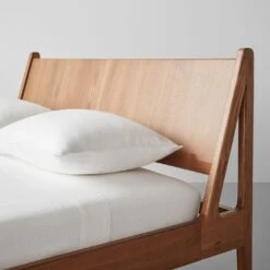 White Linen Sheets -Furniture Store 101814 101812 gallery 1 3