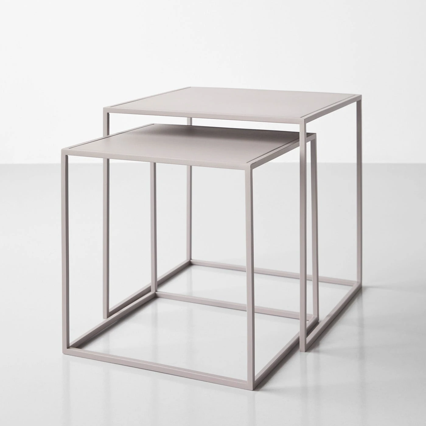 Fera Gray Nesting Tables Set Of 2 3 Fera Gray Nesting Tables Set Of 2
