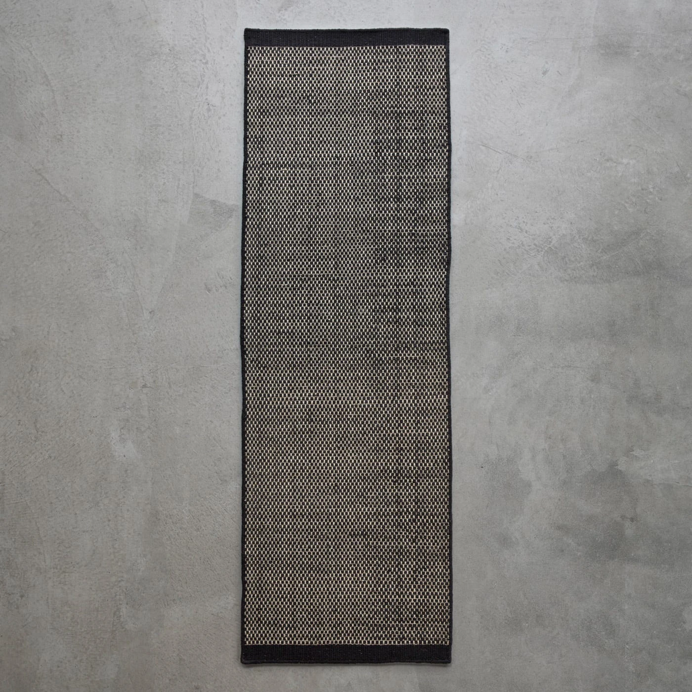 Loop Black Rug 5'7" X 7'9" 4 Loop Black Rug 5'7" X 7'9" - Image 2