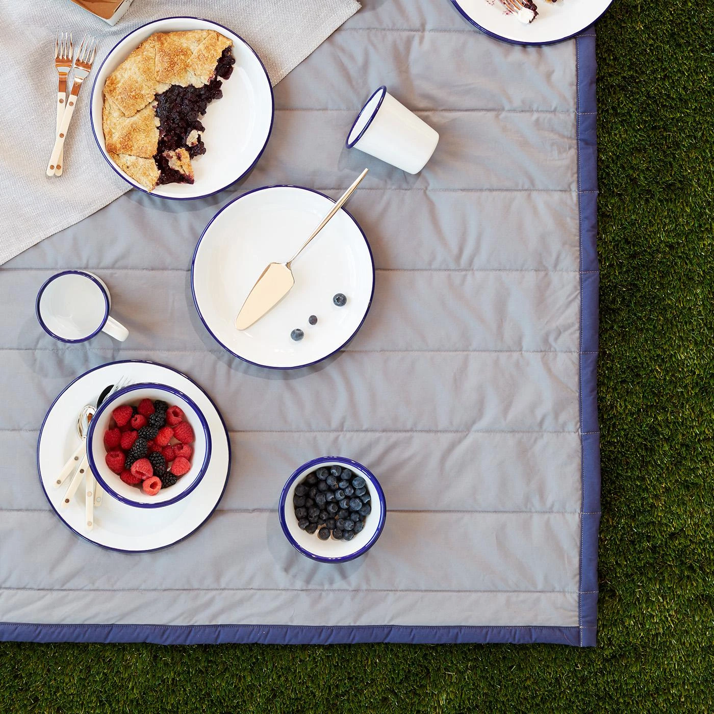 Bistro Ivory 5pc Flatware Set 14 Bistro Ivory 5pc Flatware Set - Image 12