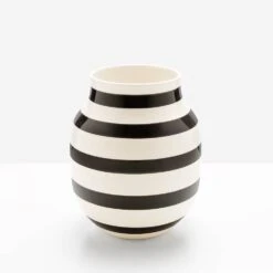 Omaggio Black Medium Vase