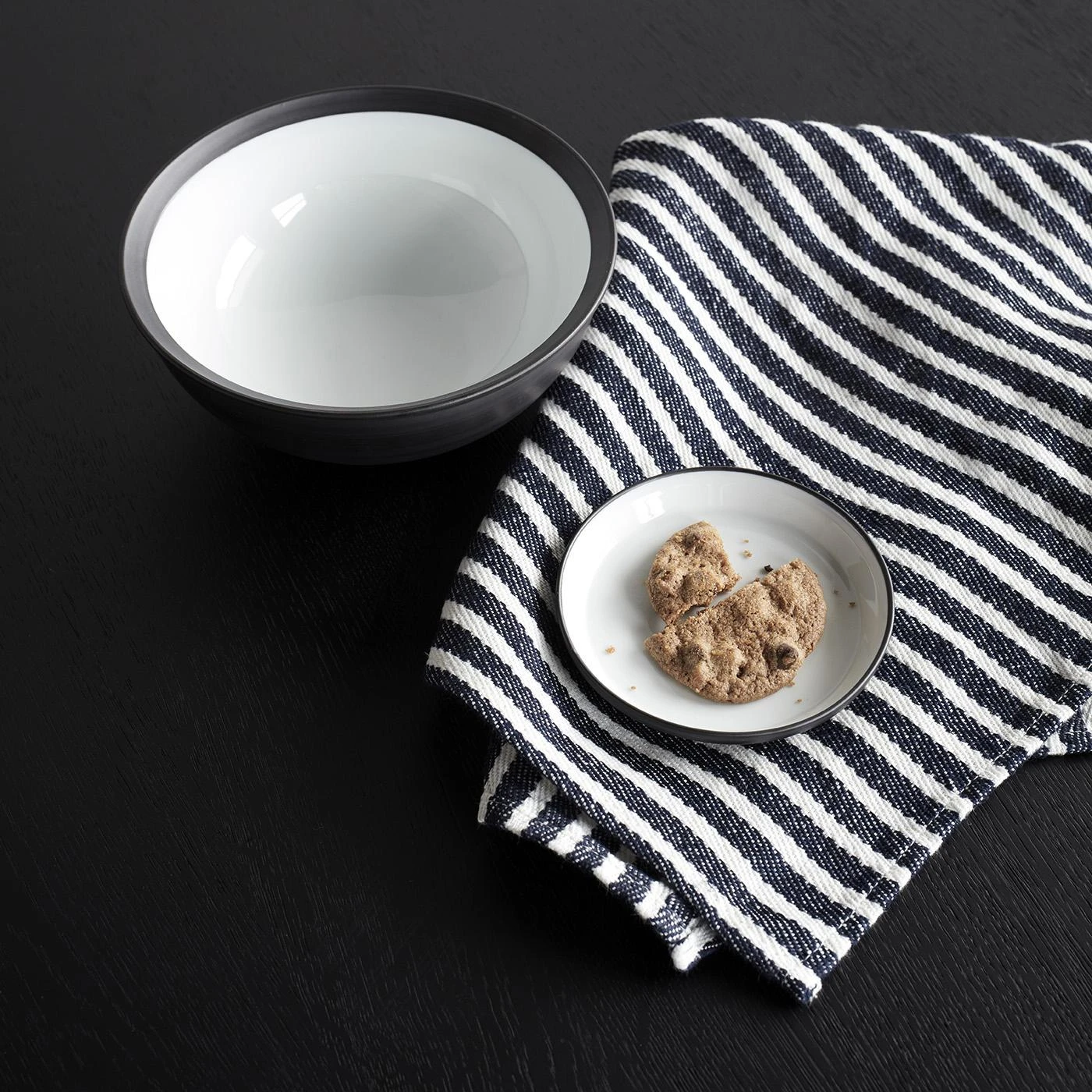 Rim Black Dinnerware Collection 14 Rim Black Dinnerware Collection - Image 12