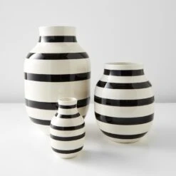 Omaggio Black Small Vase