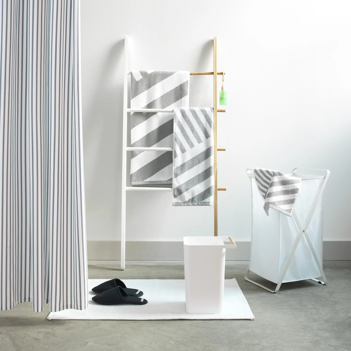 Tower White Laundry Hamper 10 Tower White Laundry Hamper - Image 8