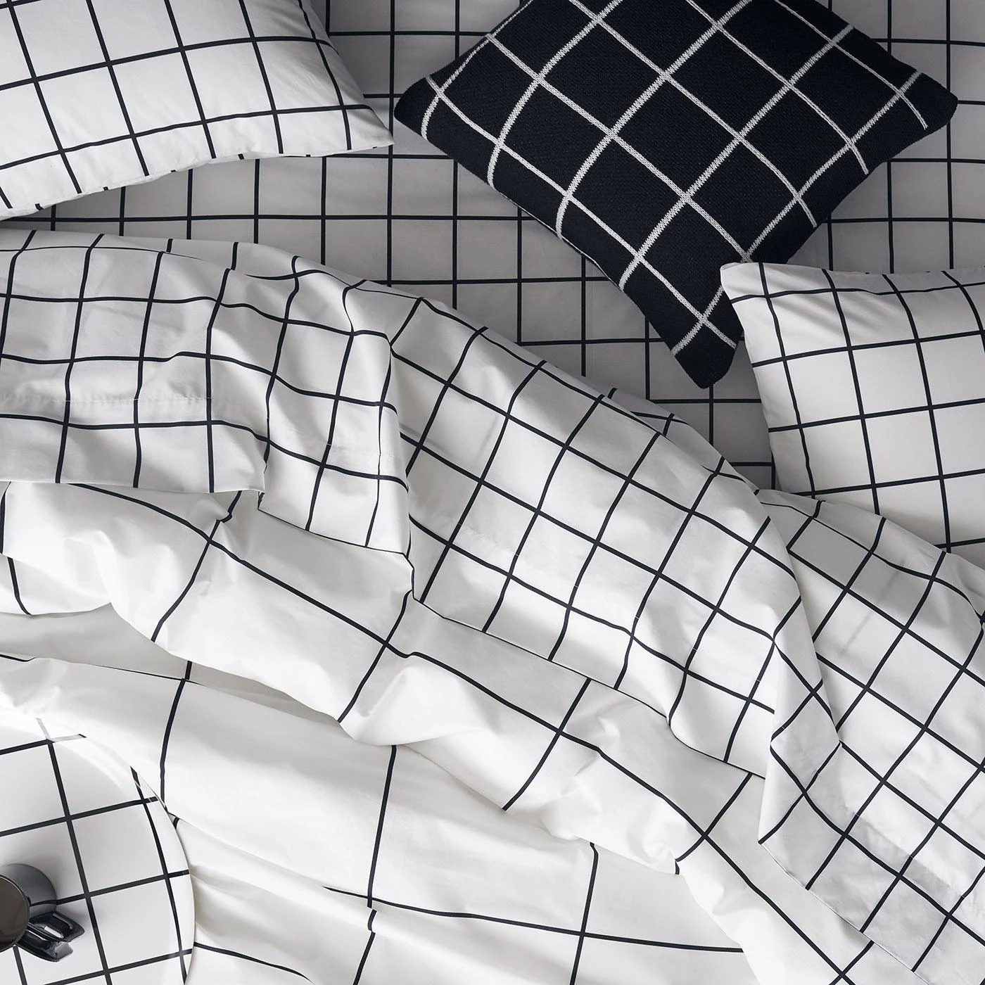 Grid Black Pillowcase Set 6 Grid Black Pillowcase Set - Image 4