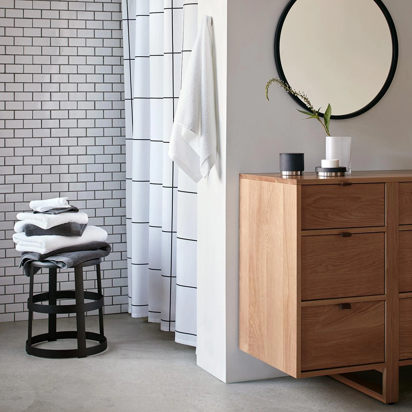 Hub Black Round Wall Mirror 24" 6 Hub Black Round Wall Mirror 24" - Image 4