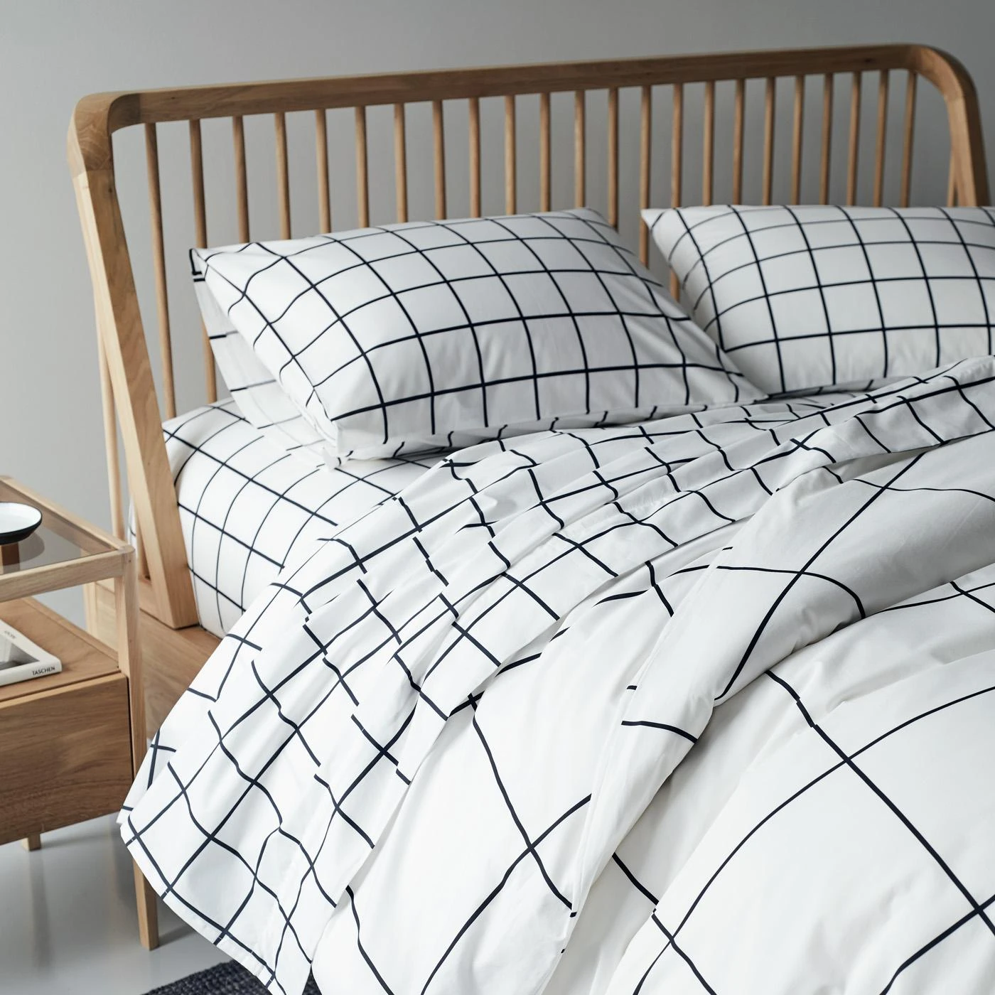 Grid Black Pillowcase Set 11 Grid Black Pillowcase Set - Image 9
