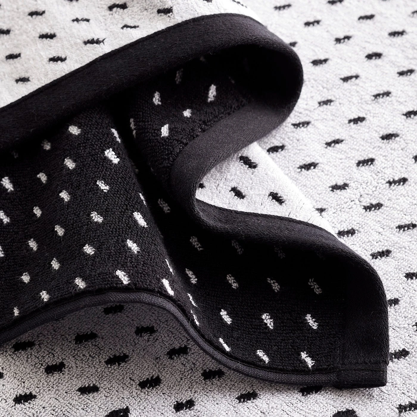 Stitch Black + White Bath Sheet 5 Stitch Black + White Bath Sheet - Image 3