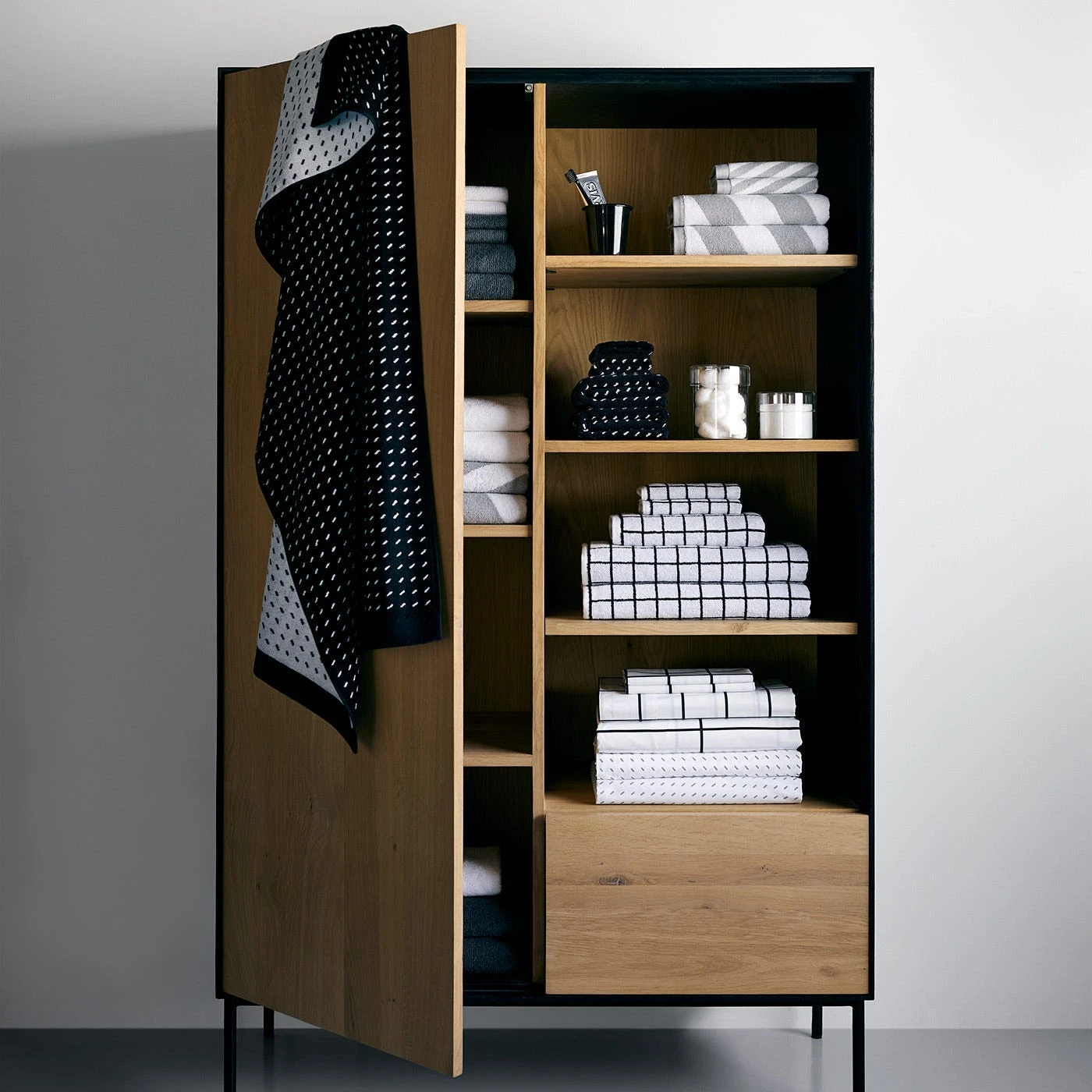 Stitch Black + White Bath Sheet 8 Stitch Black + White Bath Sheet - Image 6