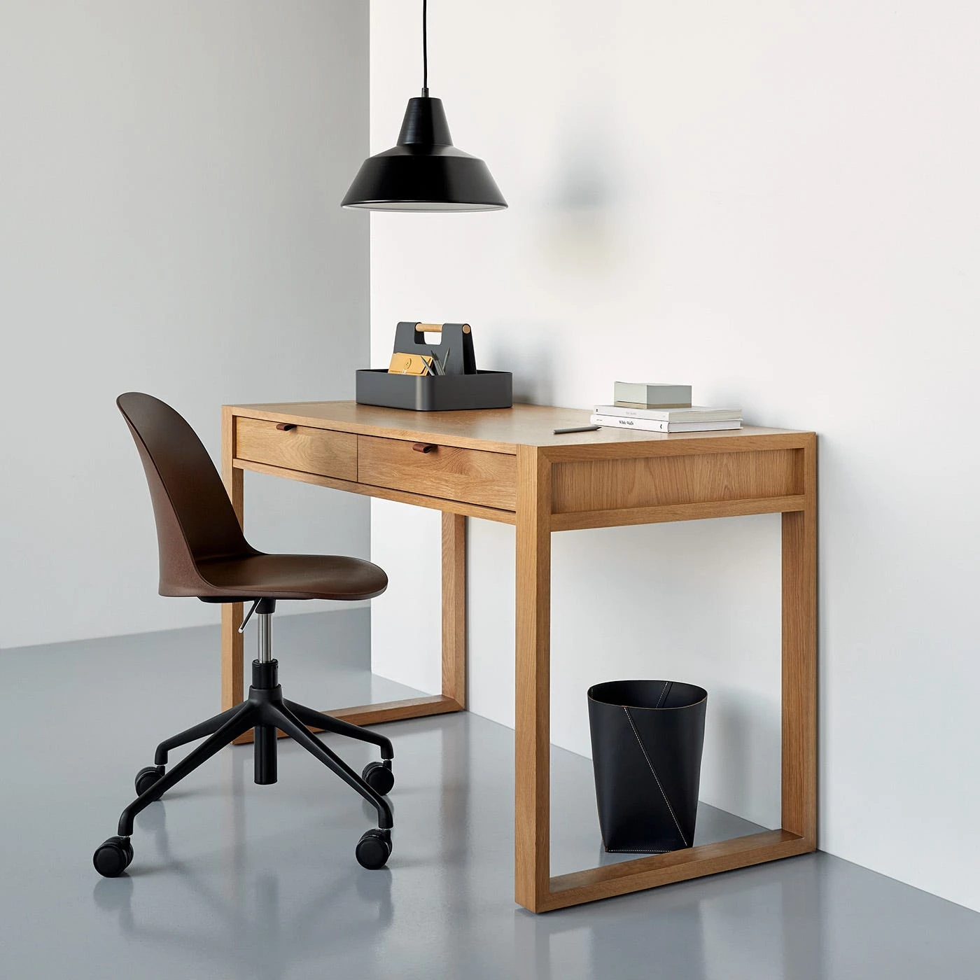 Twist Black Leather Waste Bin 9 Twist Black Leather Waste Bin - Image 7