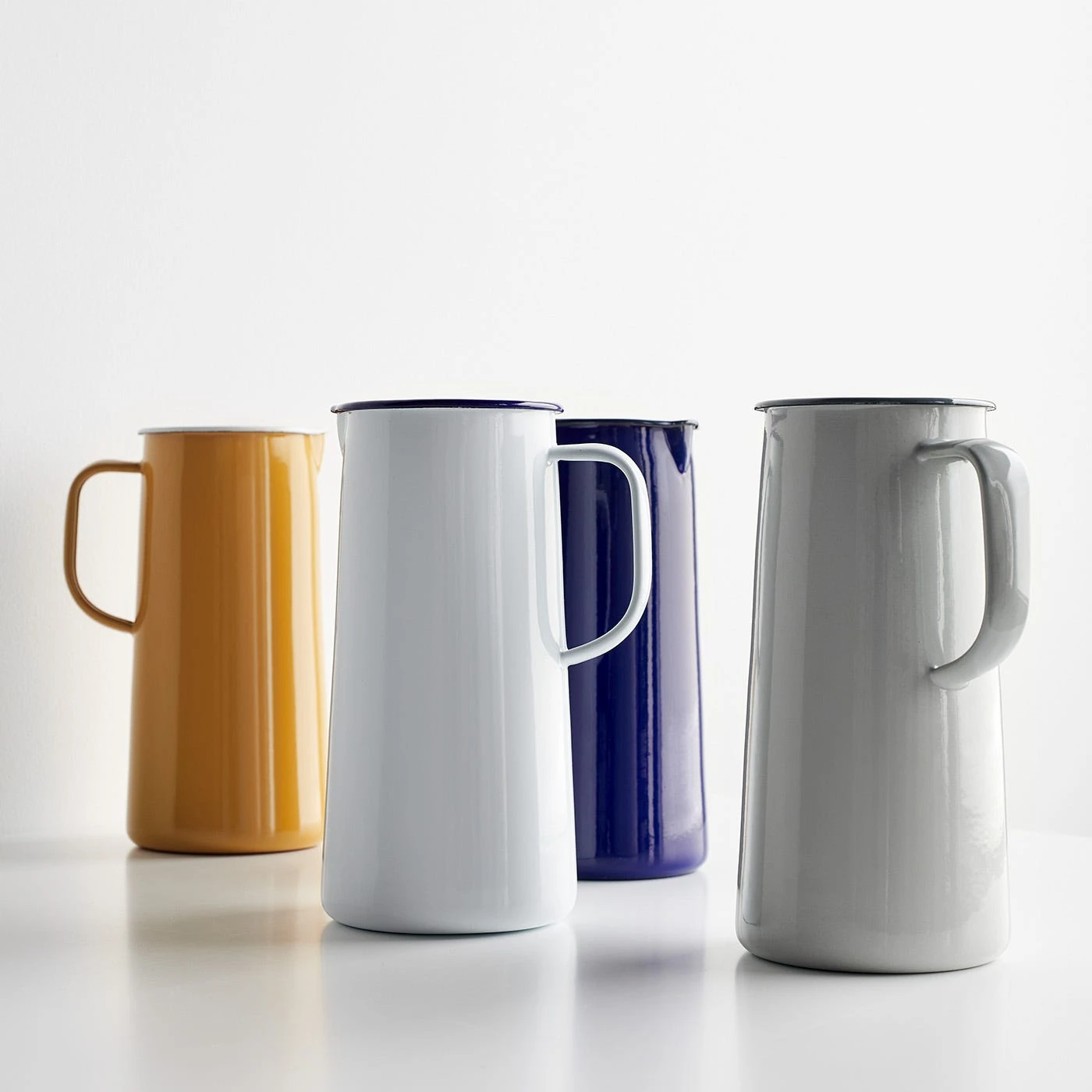 Falcon White Enamelware 3 Pint Pitcher 8 Falcon White Enamelware 3 Pint Pitcher - Image 6