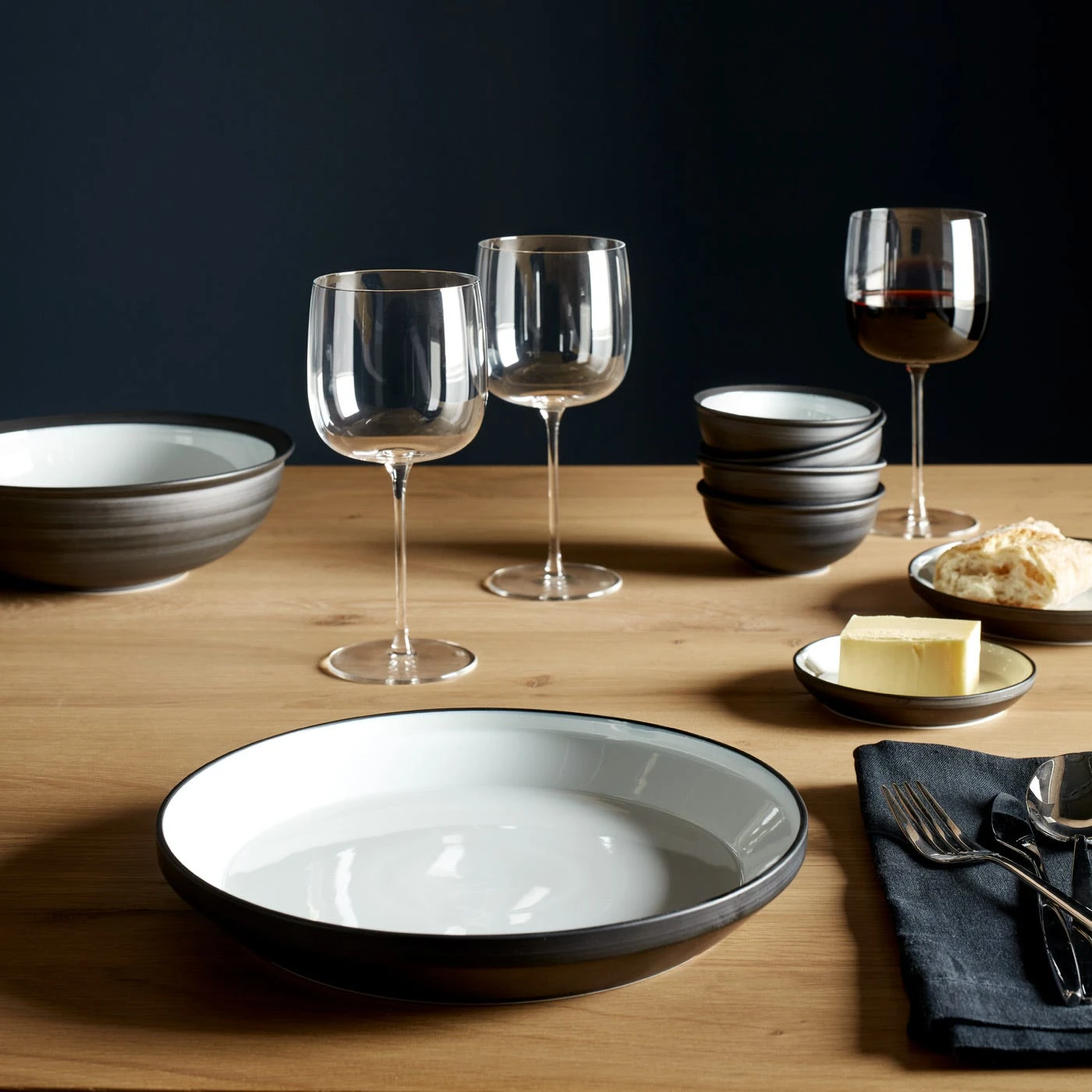 Rim Black Dinnerware Collection 8 Rim Black Dinnerware Collection - Image 6