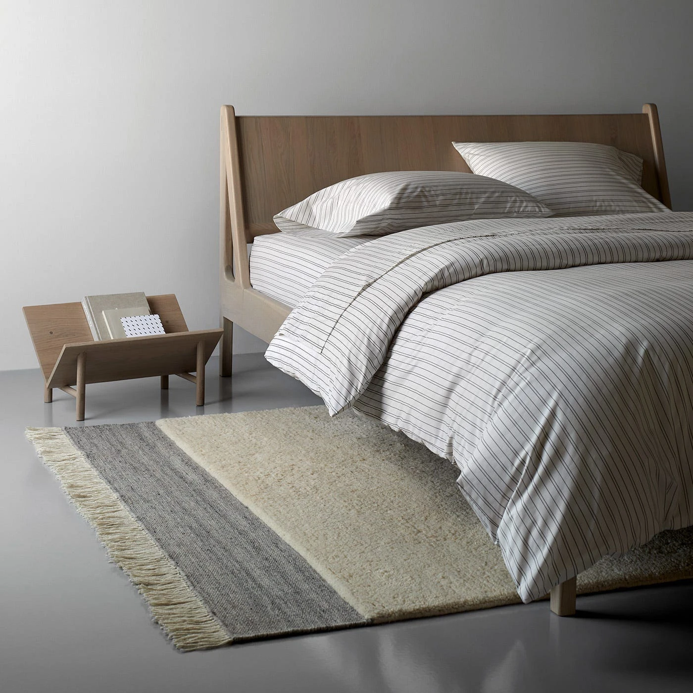 Rise Nude Bookstand 10 Rise Nude Bookstand - Image 8