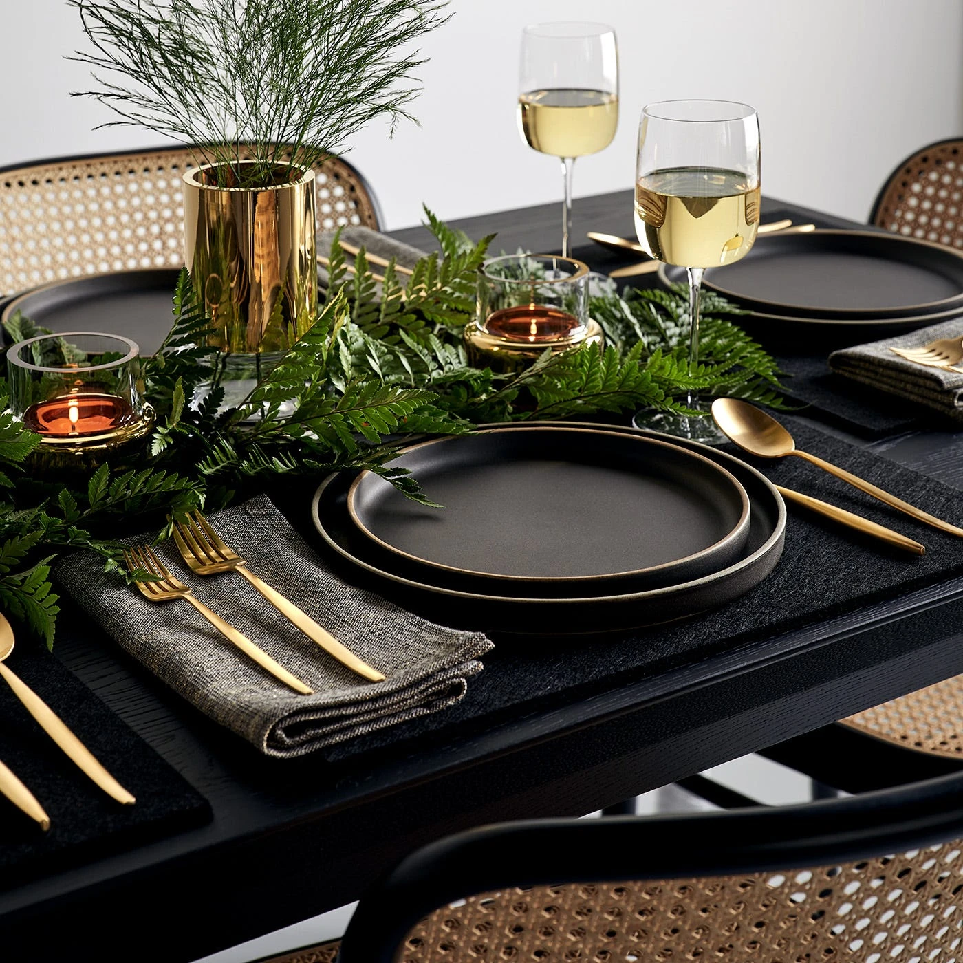 Etoile Black And Gold Napkin 10 Etoile Black And Gold Napkin - Image 8