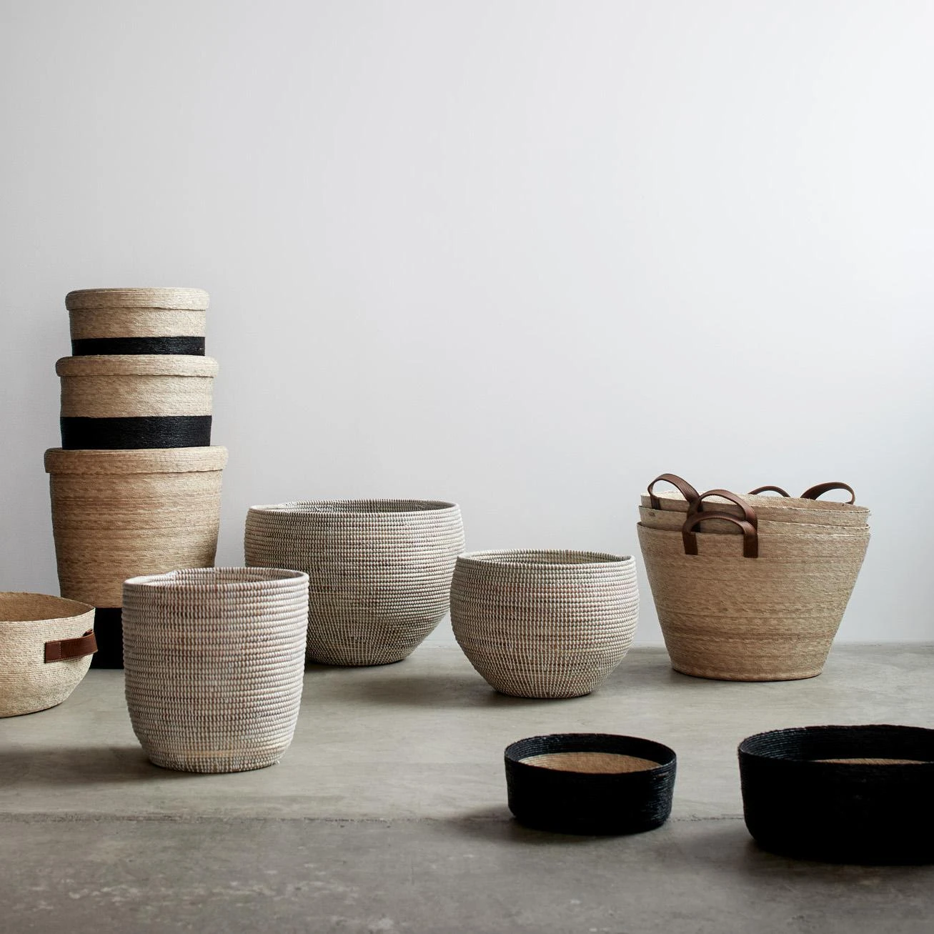 Black Band Round Storage Basket With Lid 14.75" 8 Black Band Round Storage Basket With Lid 14.75" - Image 6